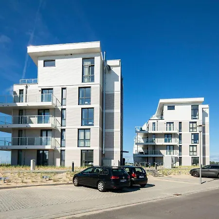 Three-bedroom In 10 Apartment *