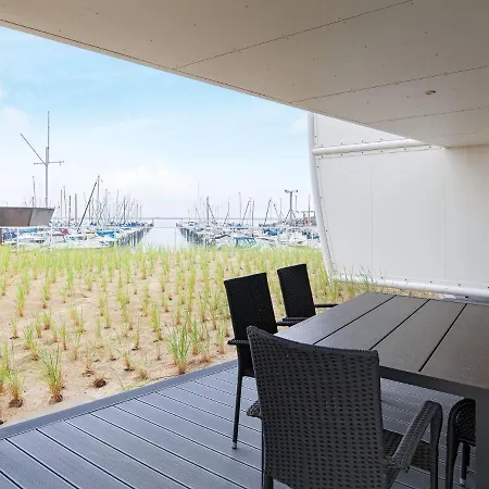 Three-bedroom In 10 Apartment *